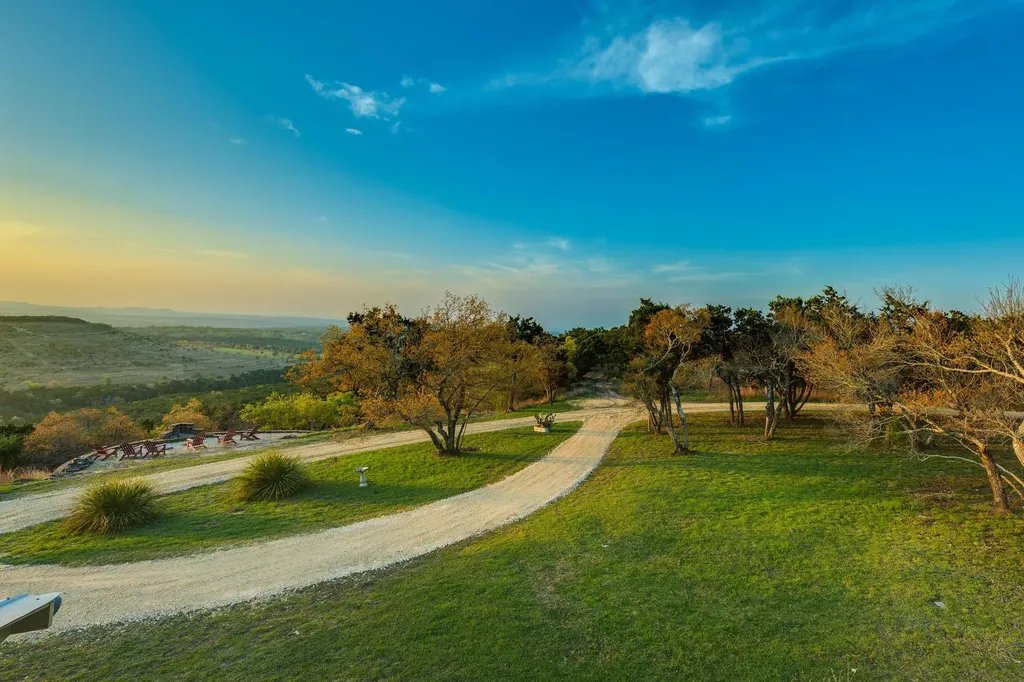 281 Kloster Lane Blanco TX 78606