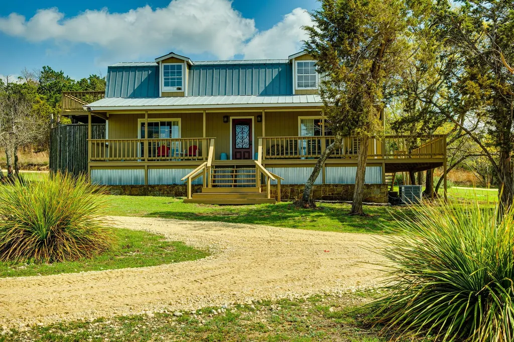 281 Kloster Lane Blanco TX 78606