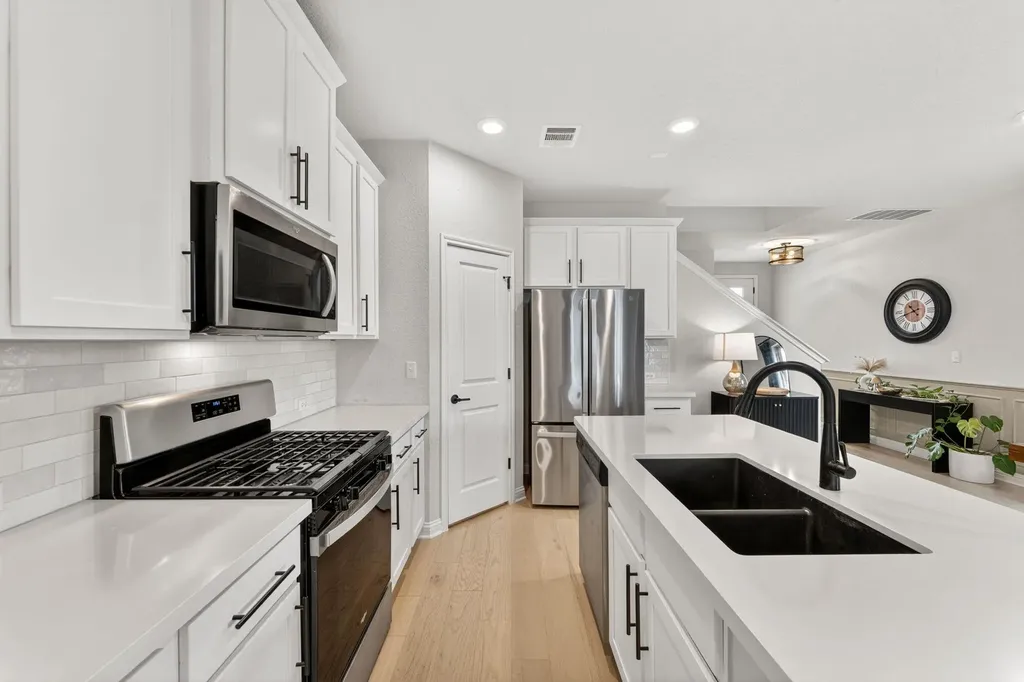 8604 Cottage Rose Drive Austin TX 78744