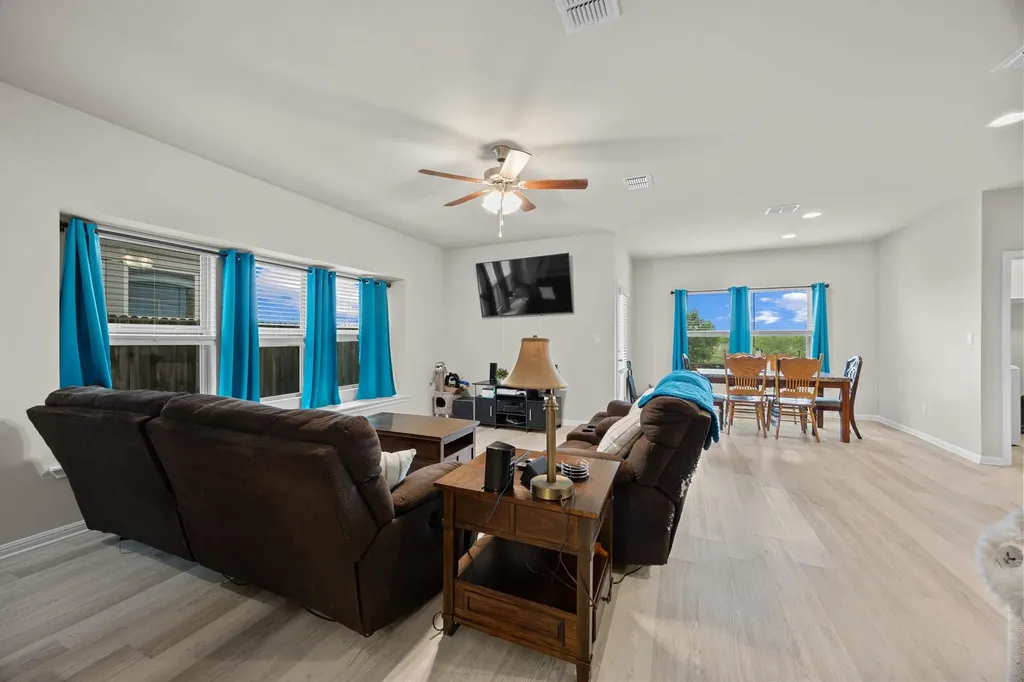 558 Nautical Loop Kyle TX 78640