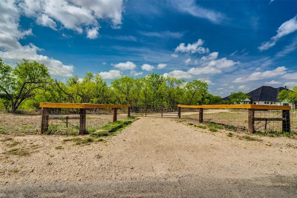 4001 Barth Road Lockhart TX 78644
