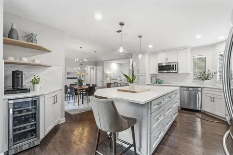 7413 Lakewood Drive Austin TX 78750