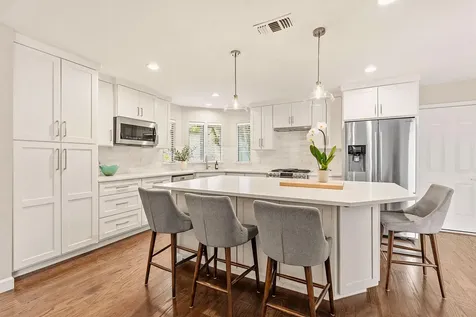 7413 Lakewood Drive Austin TX 78750