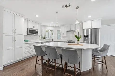 7413 Lakewood Drive Austin TX 78750