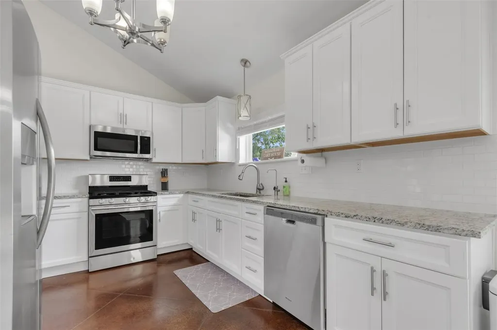 221 County Road 136c Kingsland TX 78639