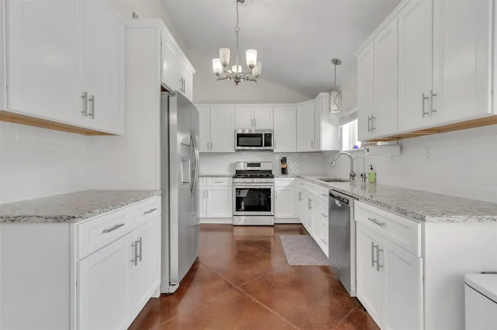 221 County Road 136c Kingsland TX 78639