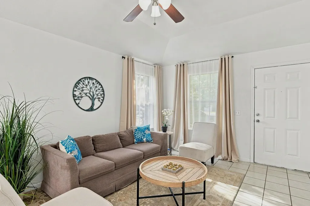 1017 Drovers Cove Georgetown TX 78626