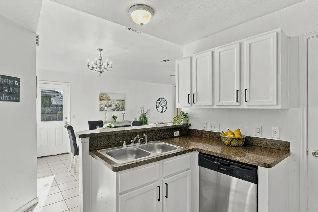 1017 Drovers Cove Georgetown TX 78626