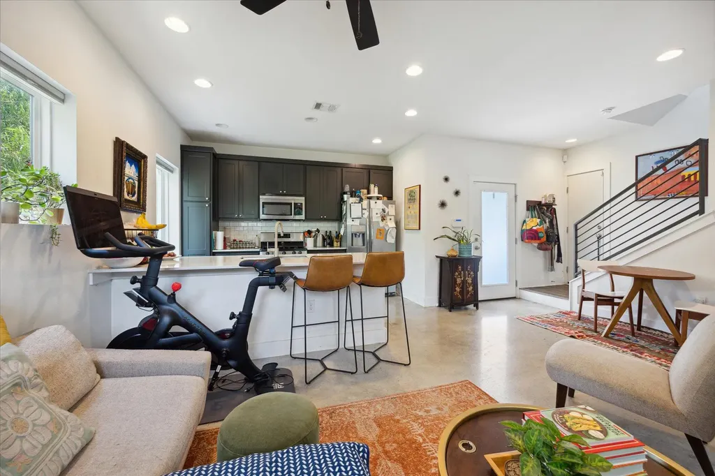 5006 Baker Street Austin TX 78721