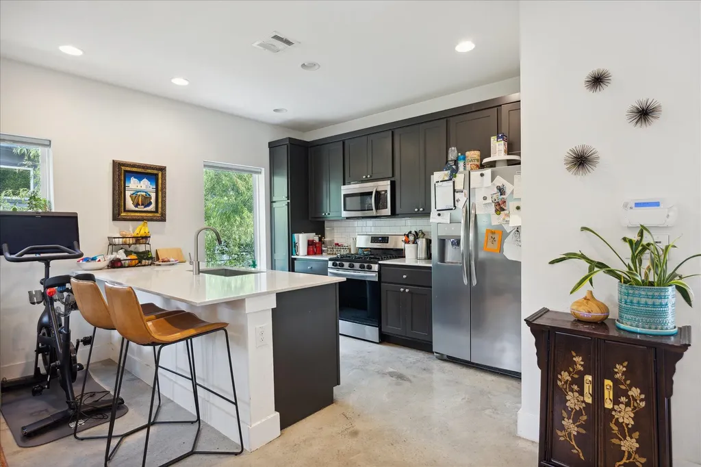 5006 Baker Street Austin TX 78721