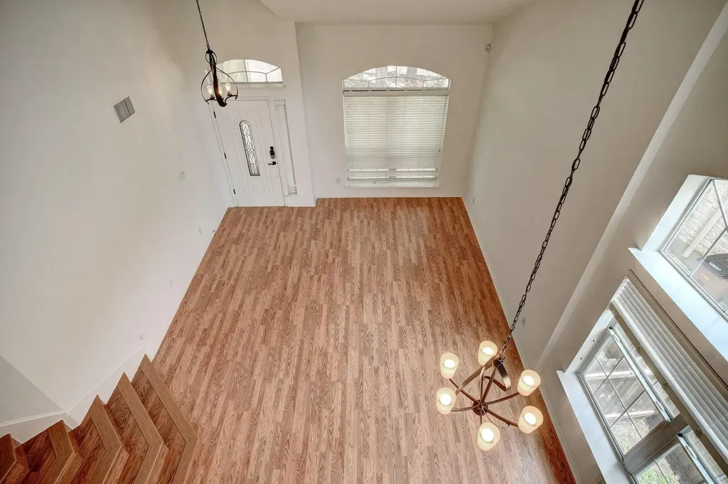 10712 Finsbury Drive Austin TX 78748
