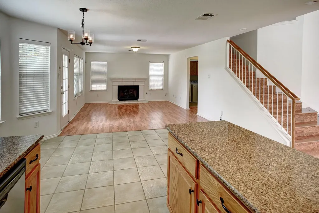 10712 Finsbury Drive Austin TX 78748
