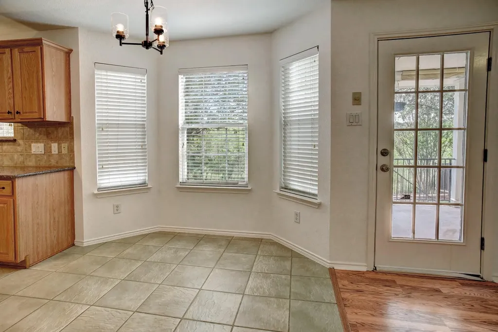 10712 Finsbury Drive Austin TX 78748