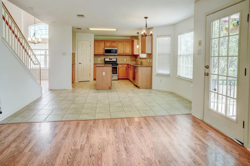 10712 Finsbury Drive Austin TX 78748