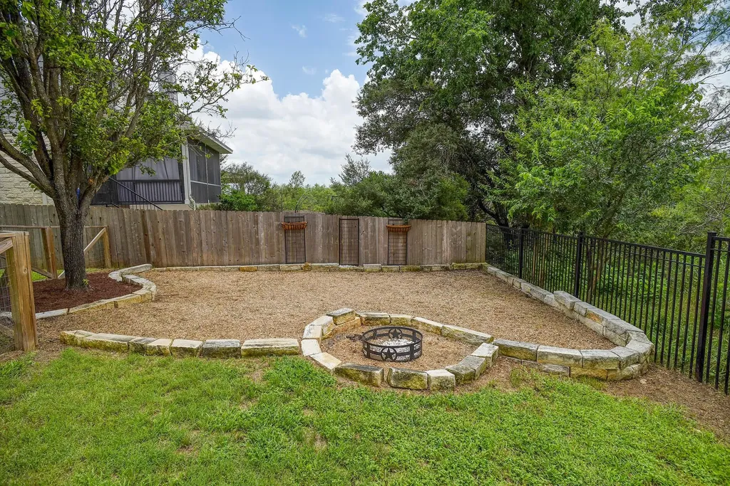 10712 Finsbury Drive Austin TX 78748