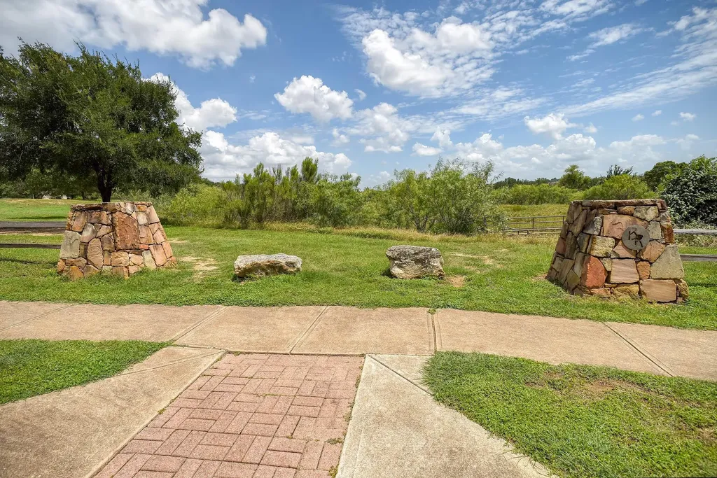 10712 Finsbury Drive Austin TX 78748
