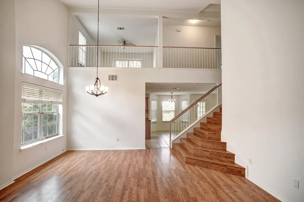 10712 Finsbury Drive Austin TX 78748