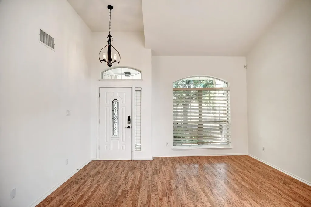10712 Finsbury Drive Austin TX 78748