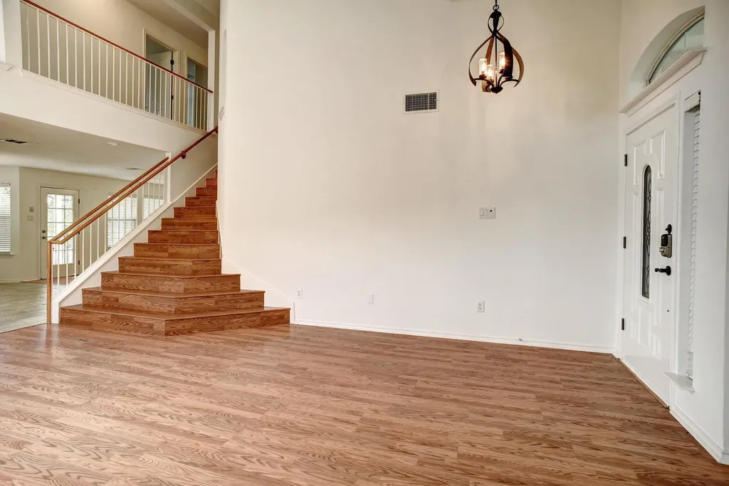 10712 Finsbury Drive Austin TX 78748