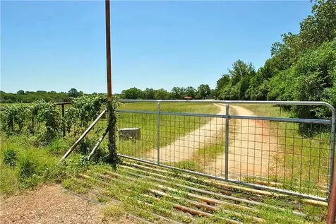 21741 E Interstate 10 Luling TX 78648