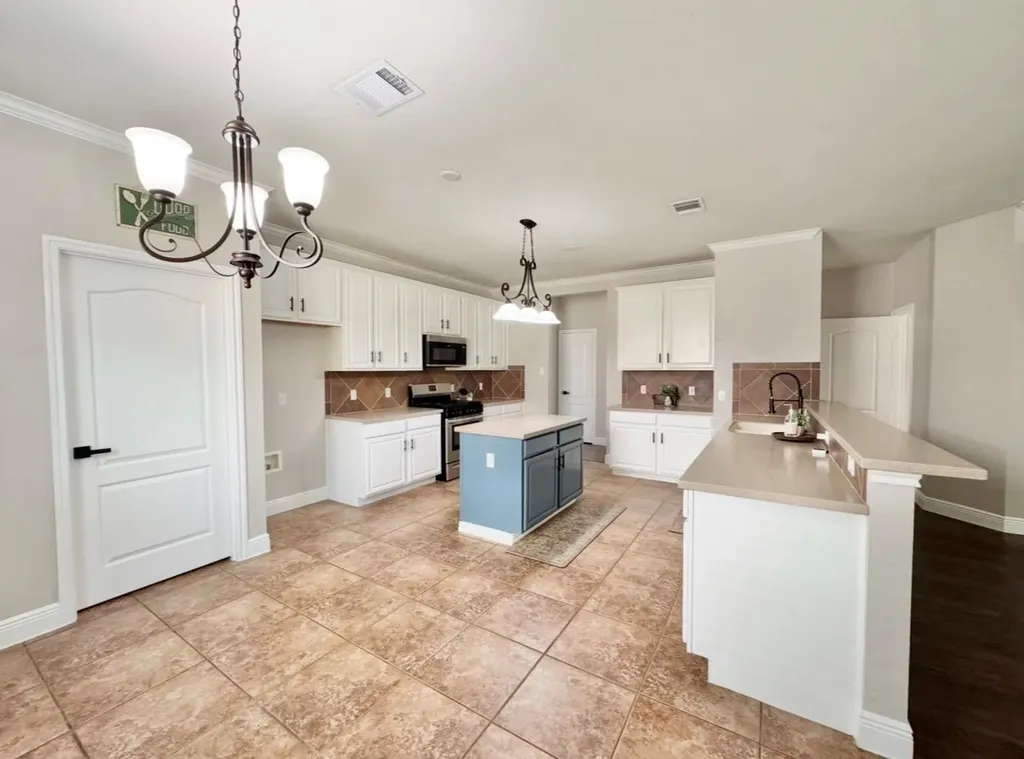 17821 Floribundas Elgin TX 78621