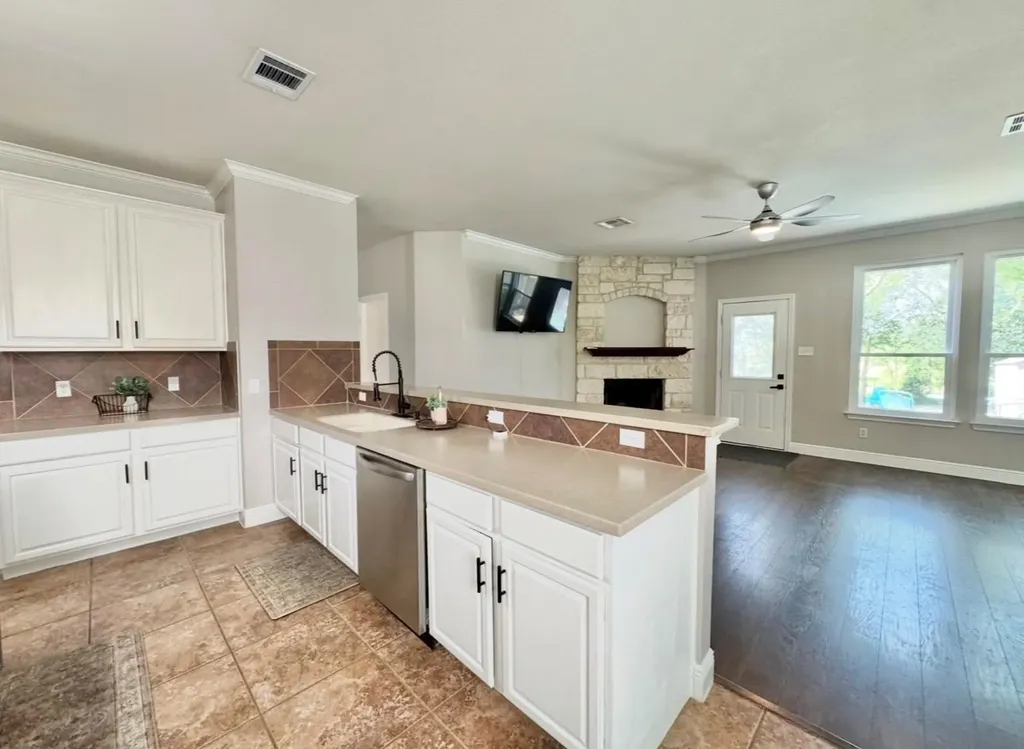 17821 Floribundas Elgin TX 78621