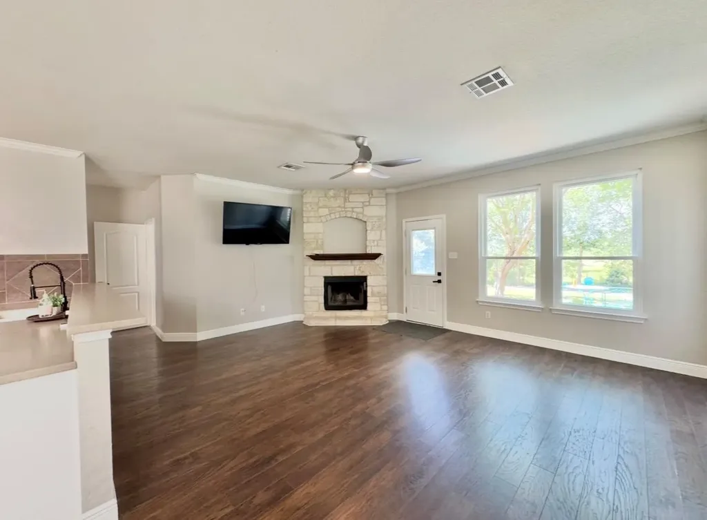 17821 Floribundas Elgin TX 78621