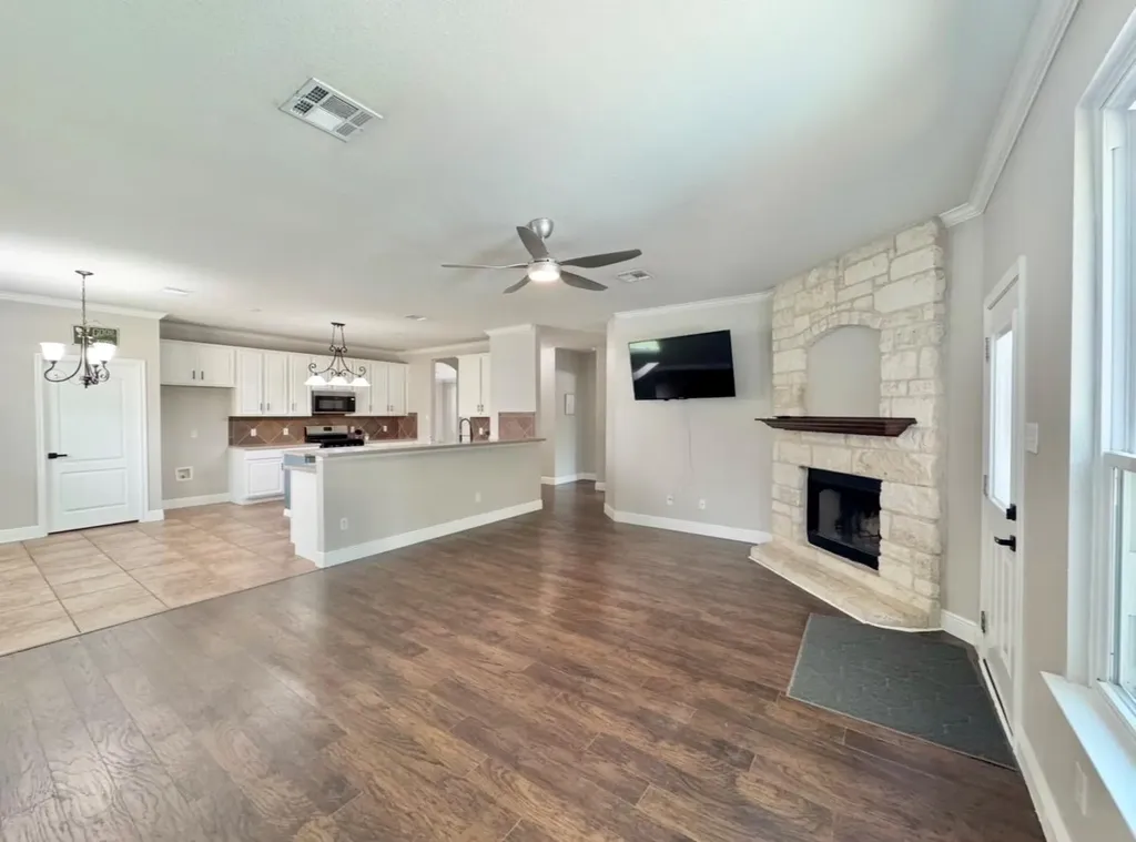 17821 Floribundas Elgin TX 78621
