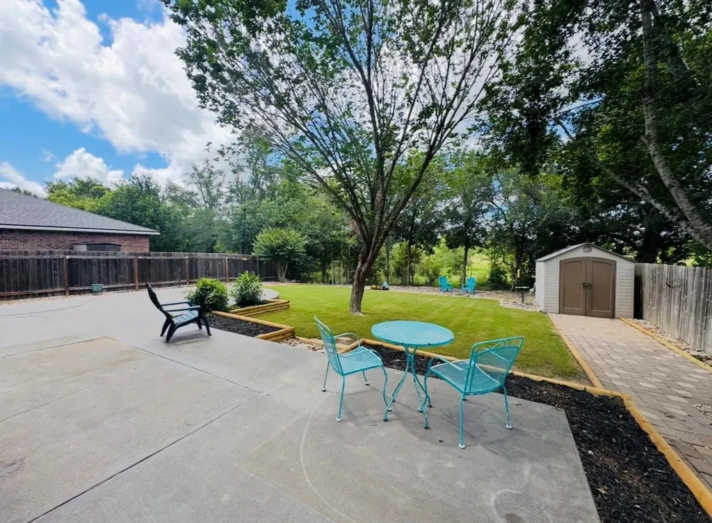 17821 Floribundas Elgin TX 78621
