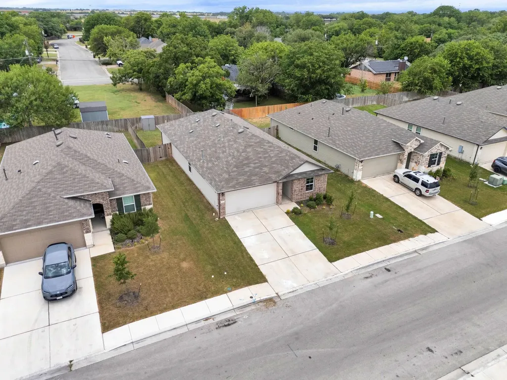 1321 Camden Lane Lockhart TX 78644