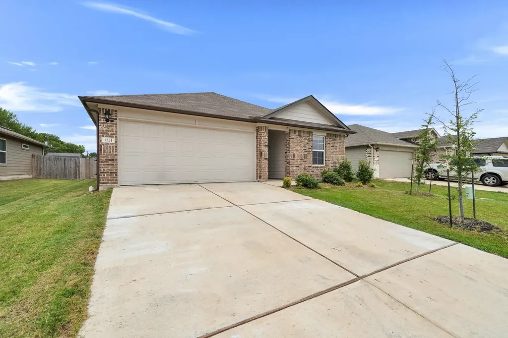 1321 Camden Lane Lockhart TX 78644