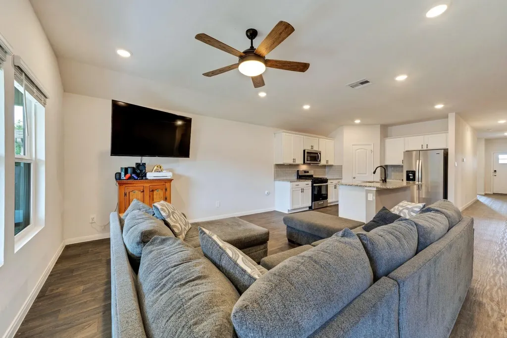 1321 Camden Lane Lockhart TX 78644