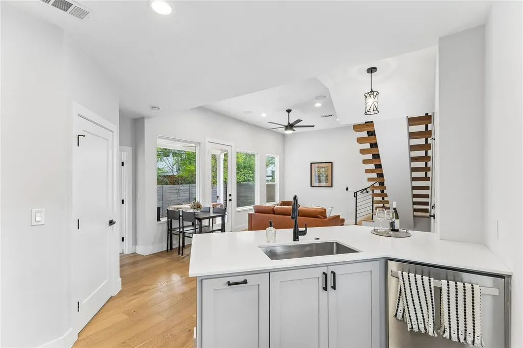 909 Philco Drive Austin TX 78745