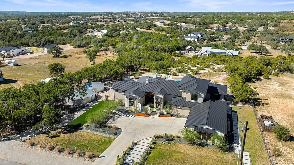 400 Medlin Creek Loop Dripping Springs TX 78620