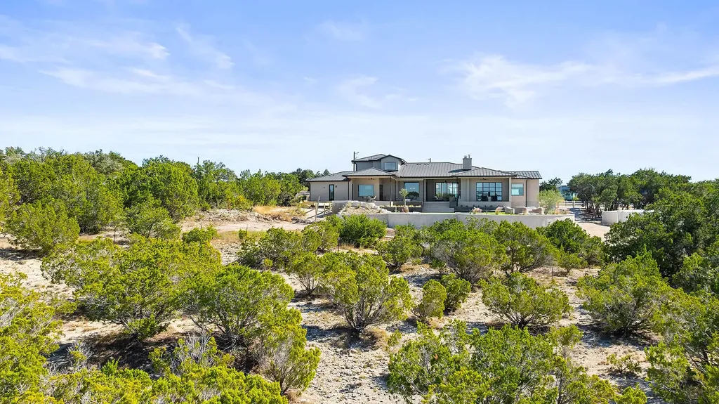 400 Medlin Creek Loop Dripping Springs TX 78620