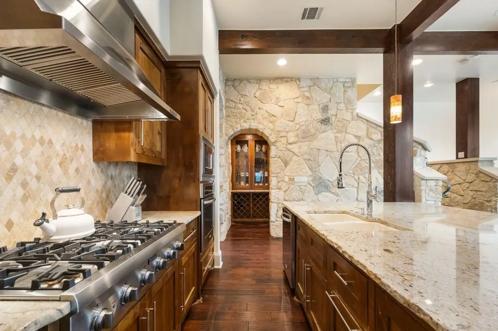 2002 Kinney Avenue Austin TX 78704
