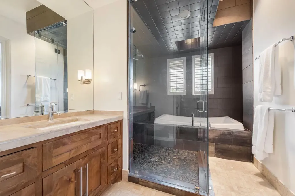2002 Kinney Avenue Austin TX 78704