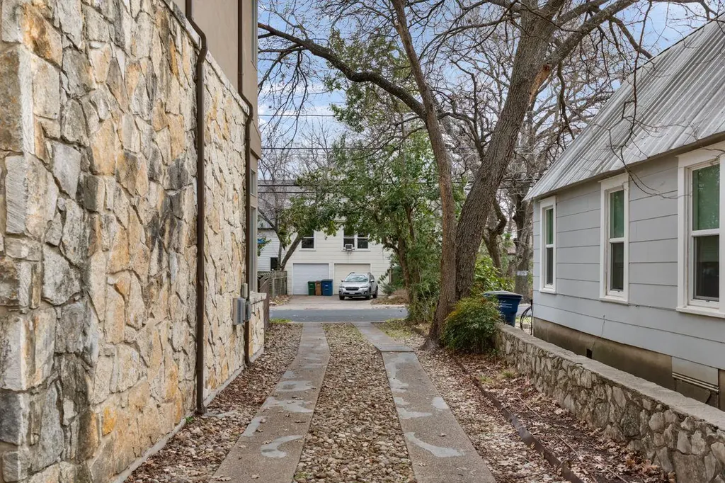 2002 Kinney Avenue Austin TX 78704