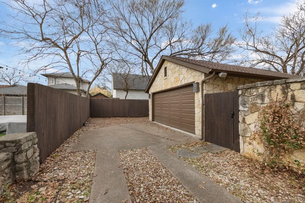 2002 Kinney Avenue Austin TX 78704