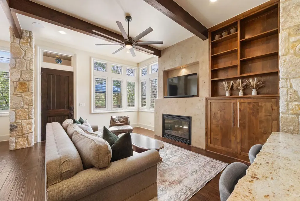 2002 Kinney Avenue Austin TX 78704