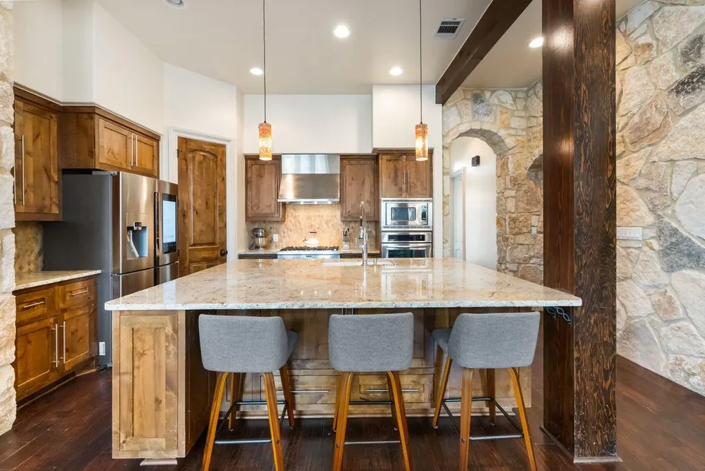 2002 Kinney Avenue Austin TX 78704