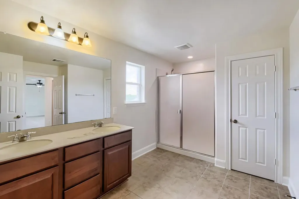 7632 Knockfin Drive Austin TX 78744