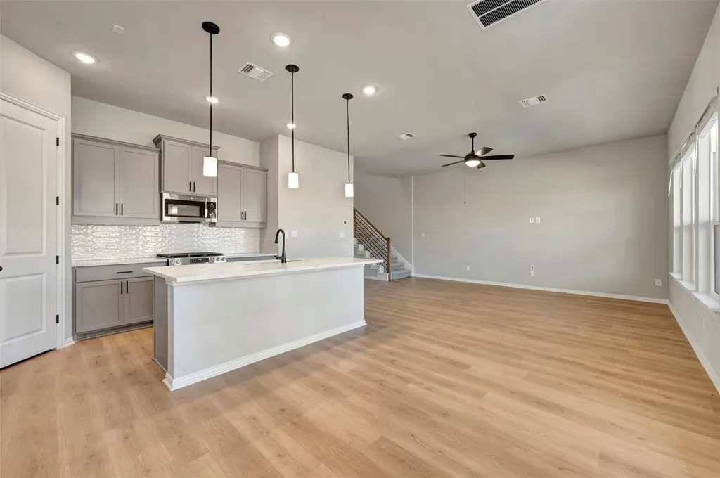 186 Grayson Elm Pass Dripping Springs TX 78620