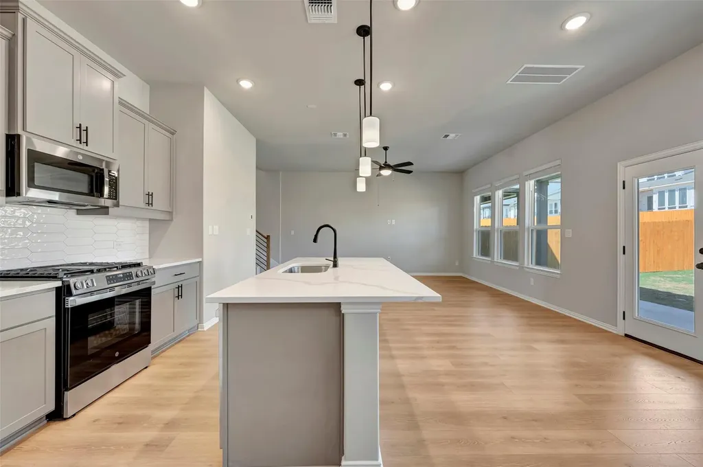 186 Grayson Elm Pass Dripping Springs TX 78620