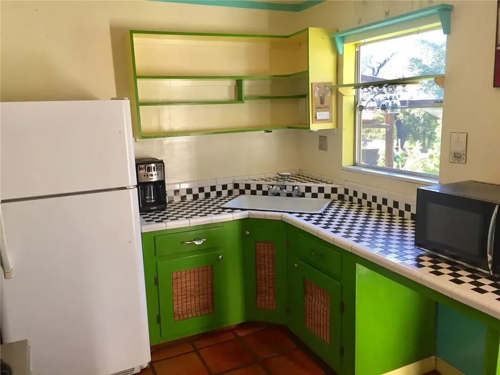 1614 Elmira Road Austin TX 78721