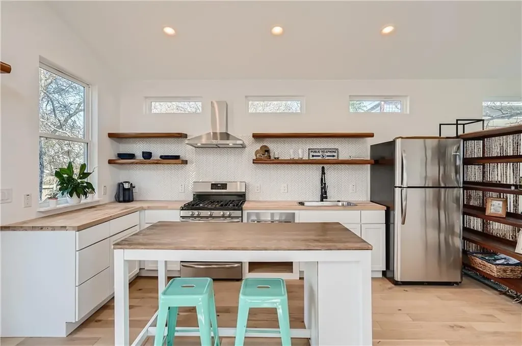 1614 Elmira Road Austin TX 78721