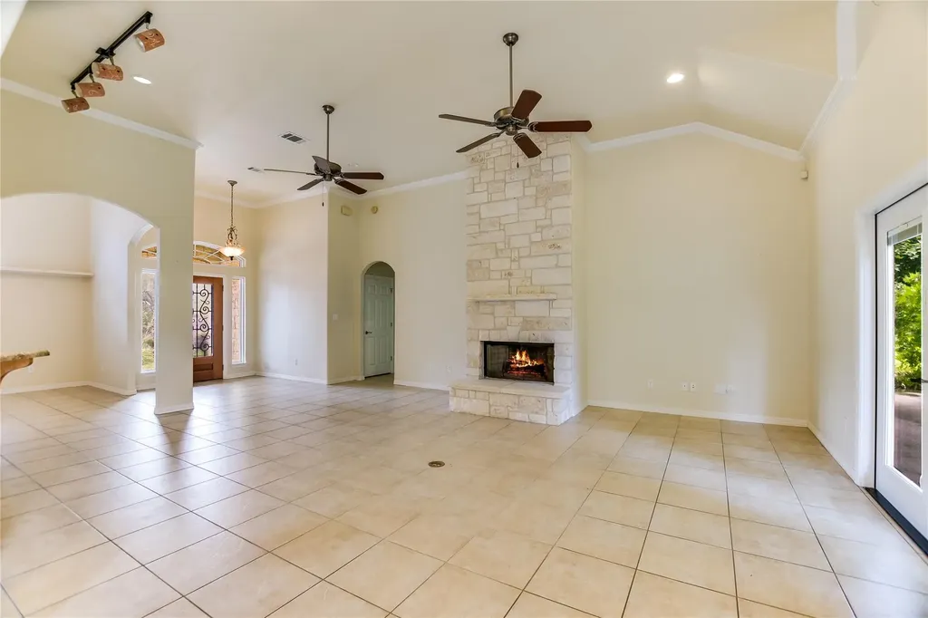 1002 Madison Circle Marble Falls TX 78654