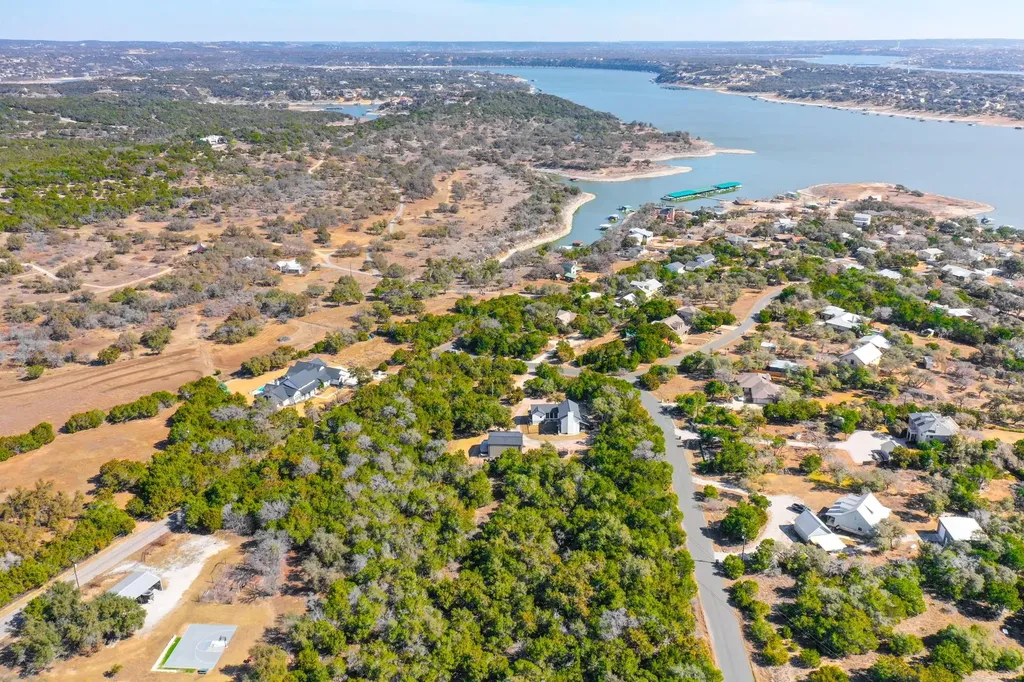 918 Debco Lane Spicewood TX 78669