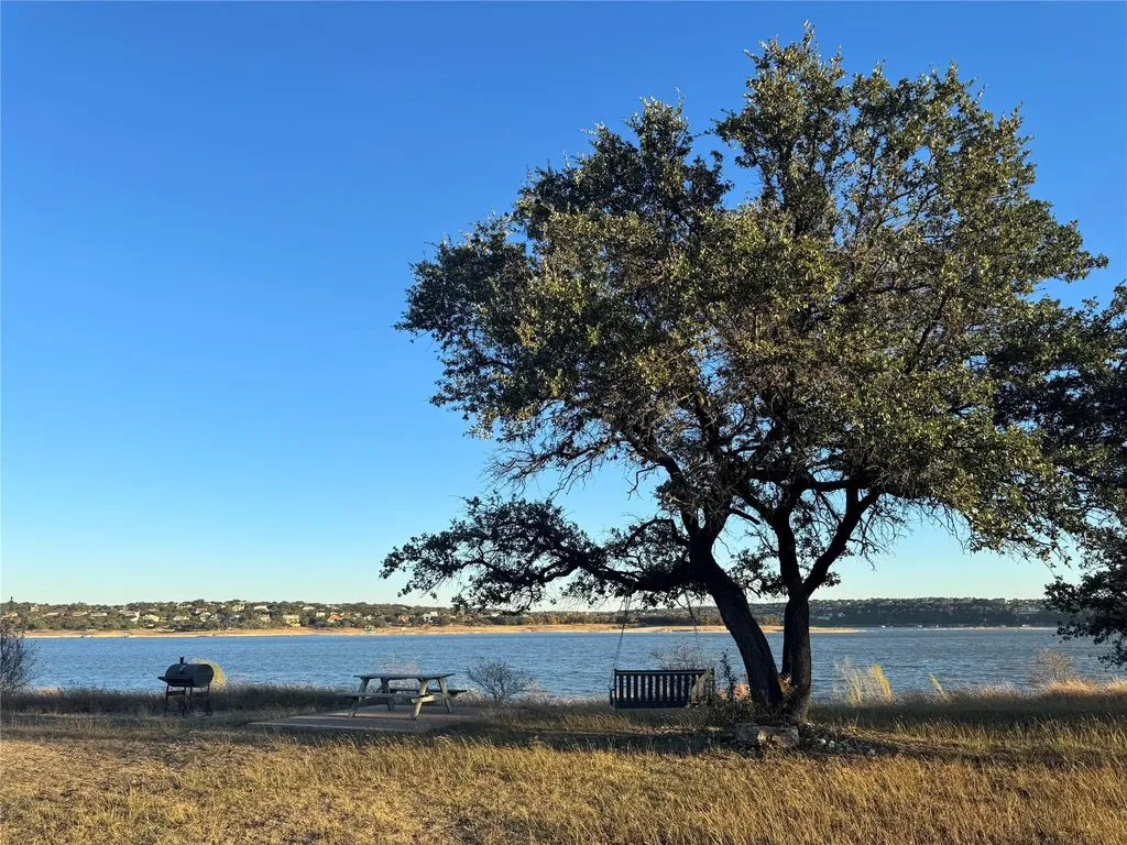 918 Debco Lane Spicewood TX 78669