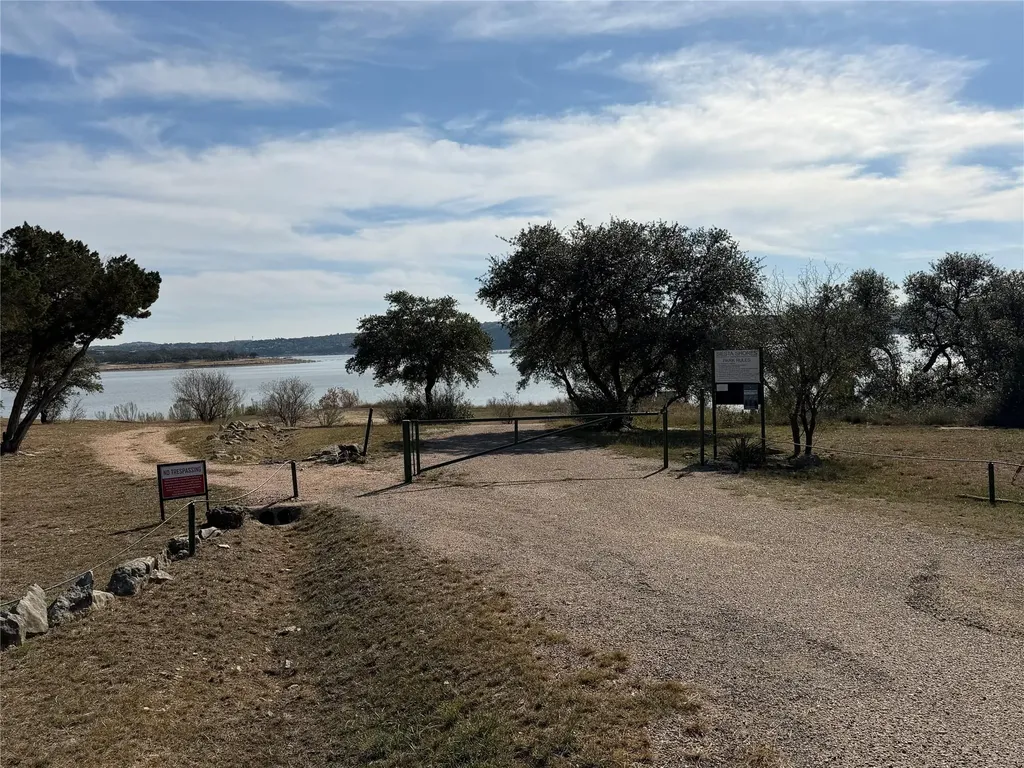 918 Debco Lane Spicewood TX 78669
